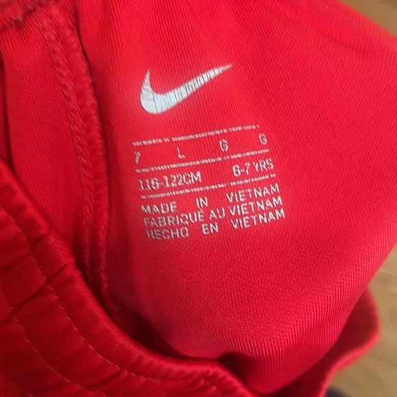 Nike Shorts size 7 good condition kids - Picture 2 of 2